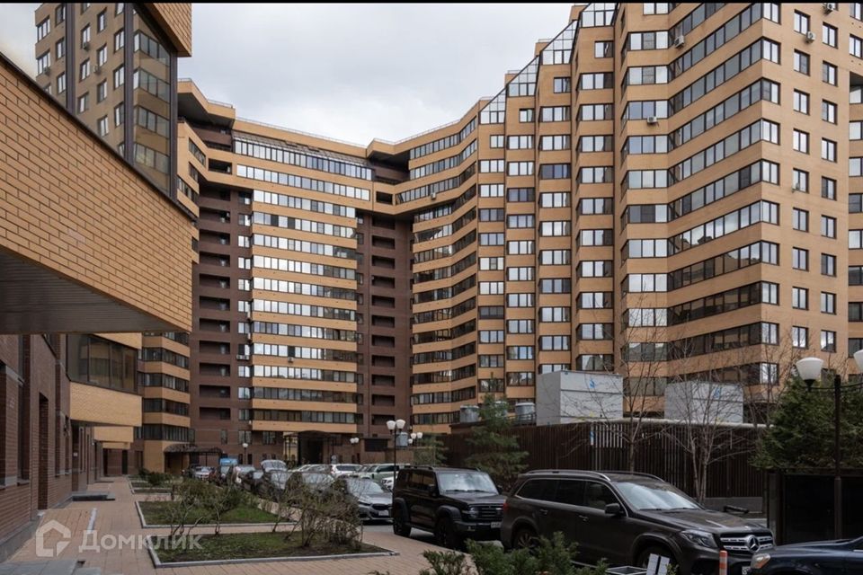 Продаётся 4-комнатная квартира, 169 м²
