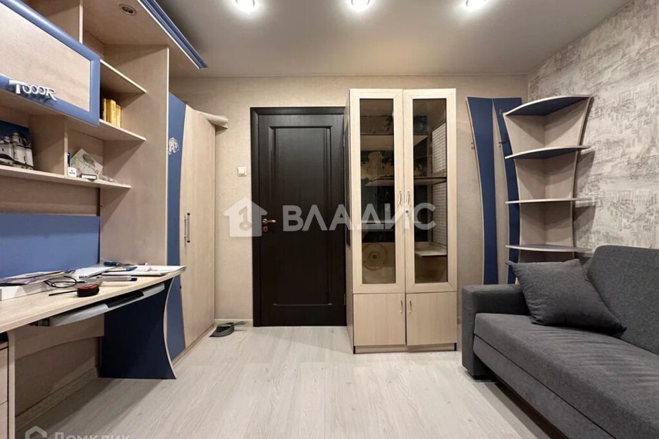 Продаётся 4-комнатная квартира, 77 м²