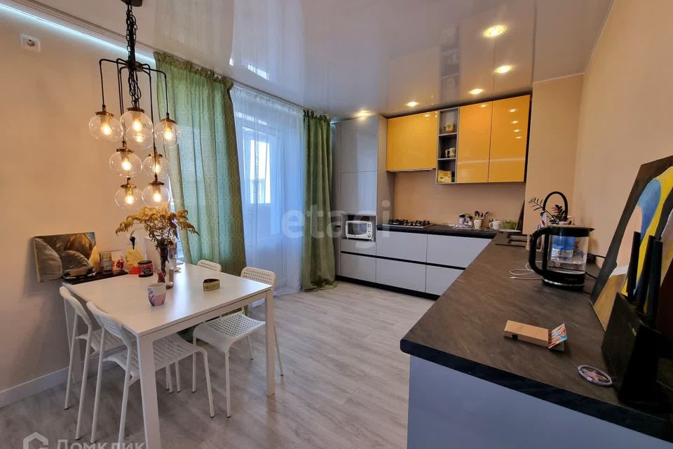 Продаётся 2-комнатная квартира, 66.8 м²