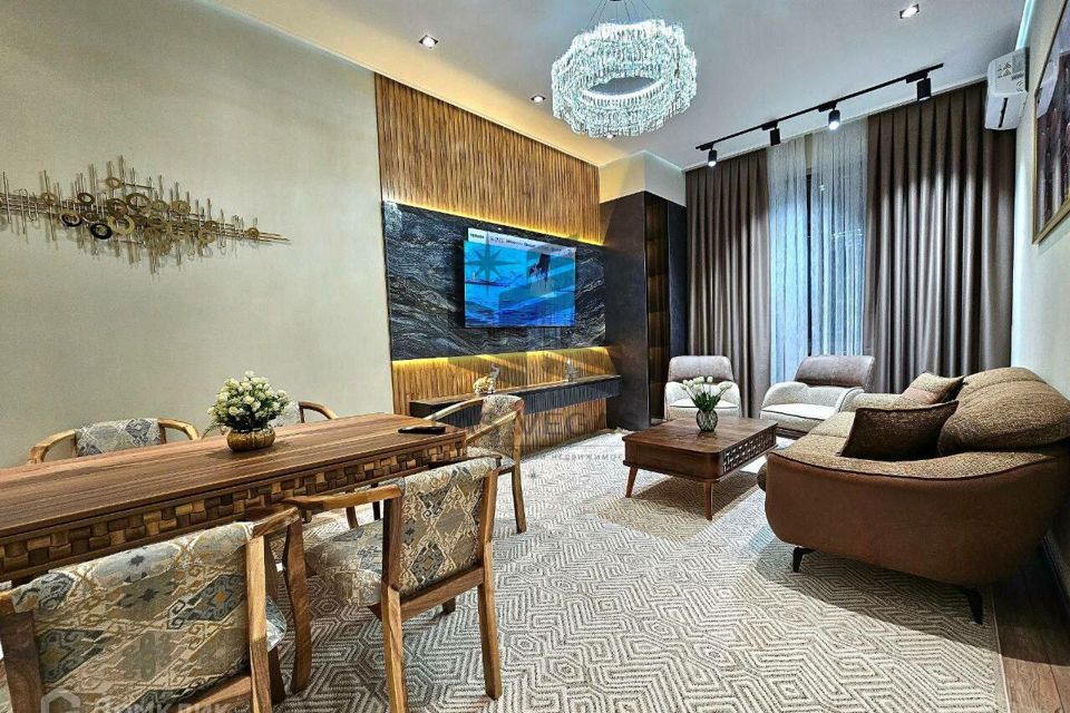 Сдаётся 4-комнатная квартира, 180 м²