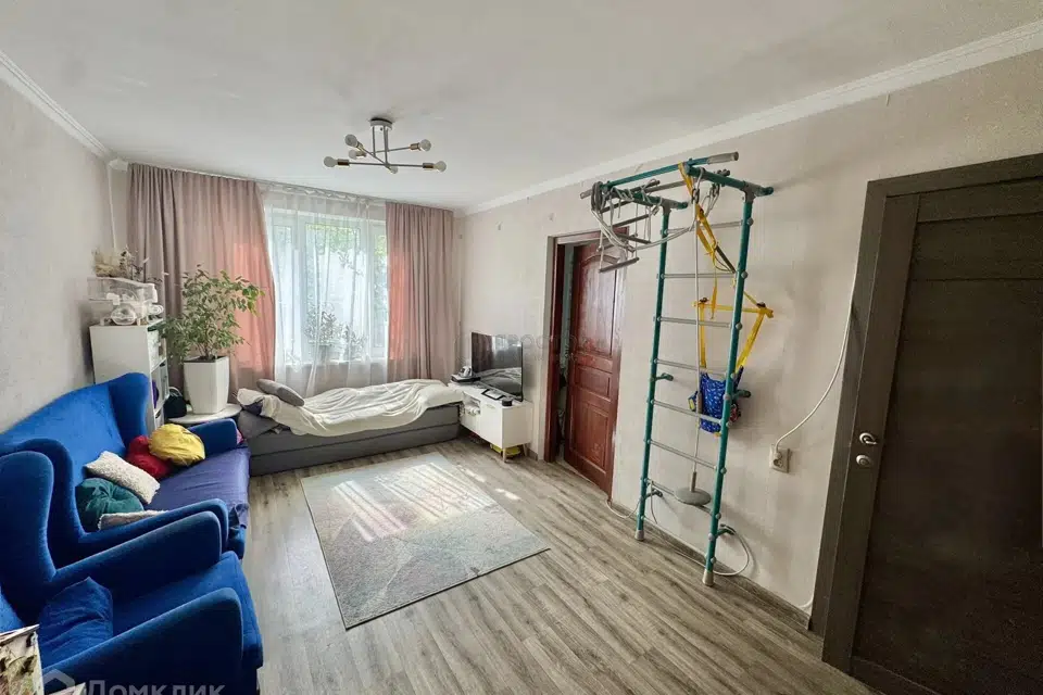 Продаётся 4-комнатная квартира, 62.2 м²