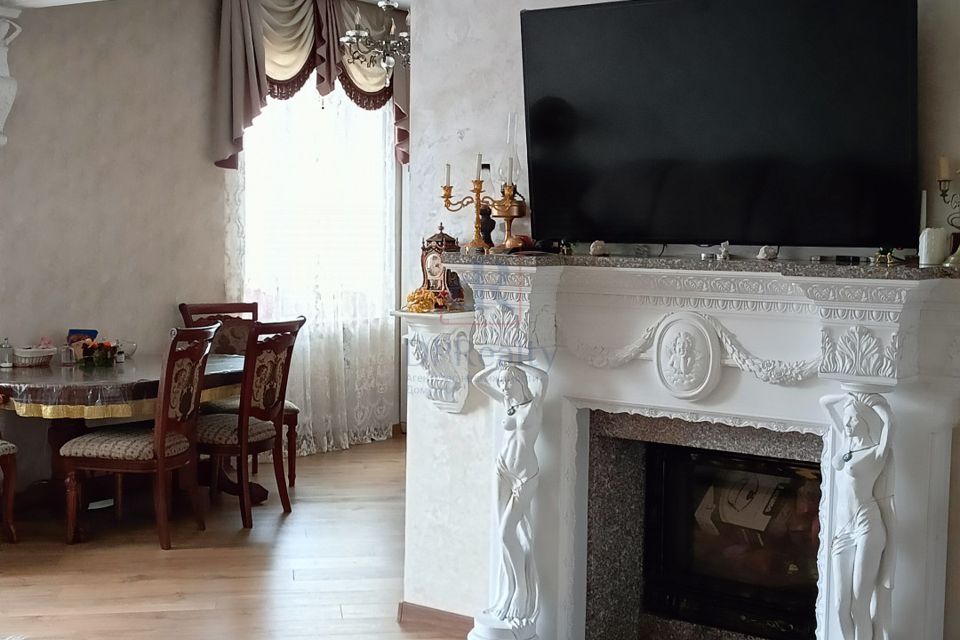 Продаётся 4-комнатная квартира, 100 м²