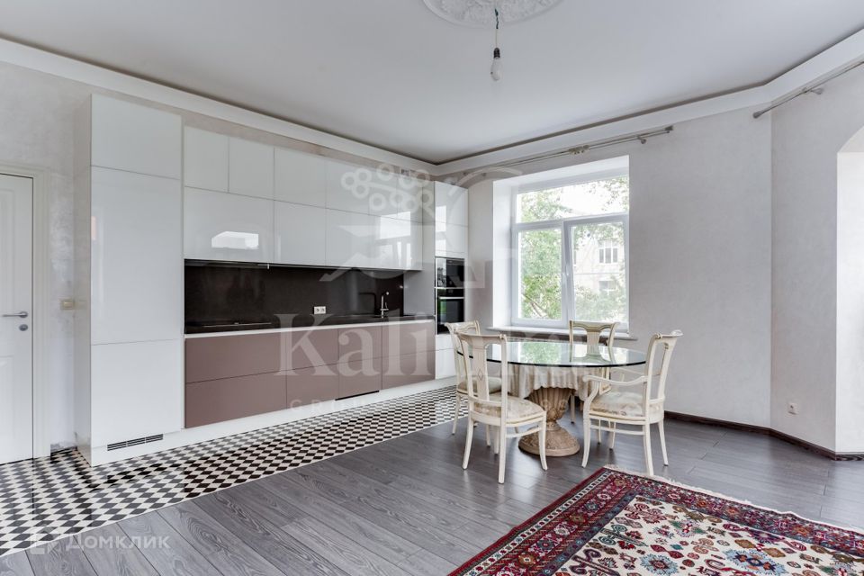 Продаётся 4-комнатная квартира, 121 м²