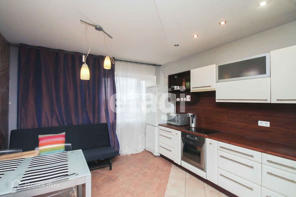 Продаётся 3-комнатная квартира, 131.2 м²