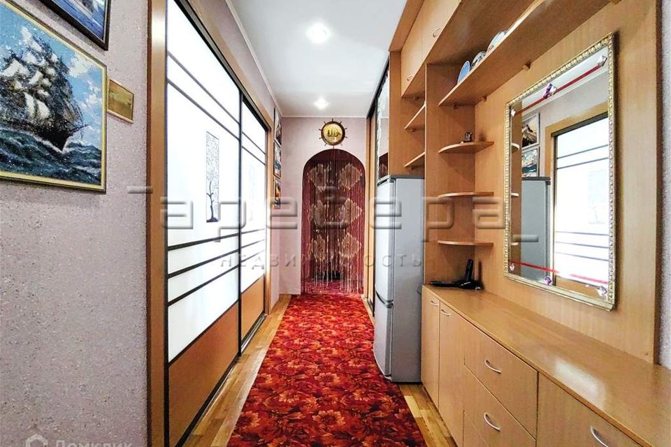 Продаётся 4-комнатная квартира, 82 м²