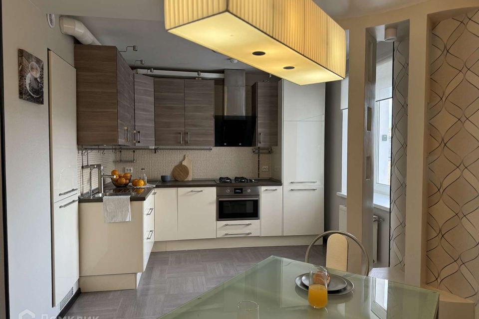 Продаётся 4-комнатная квартира, 138 м²