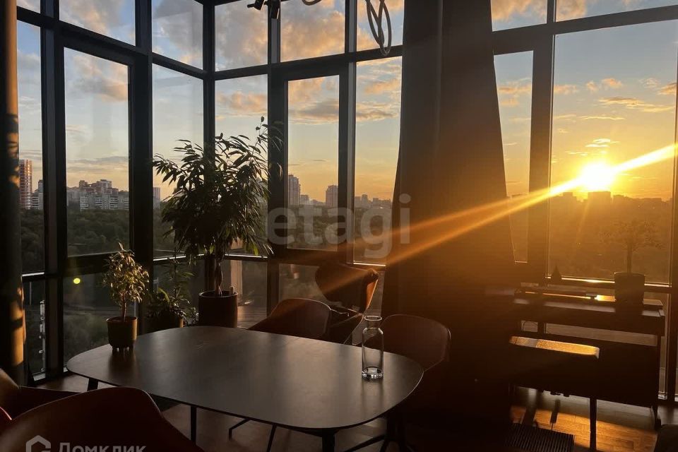 Сдаётся 2-комнатная квартира, 114 м²