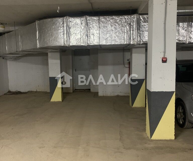 Продаётся машиноместо, 17 м²