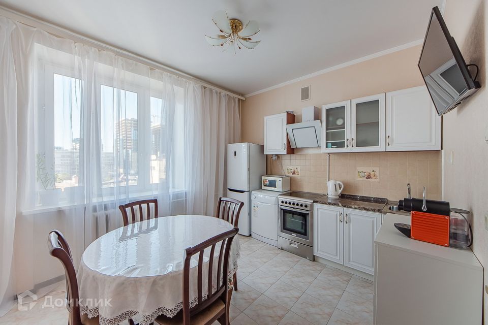 Сдаётся 2-комнатная квартира, 95 м²