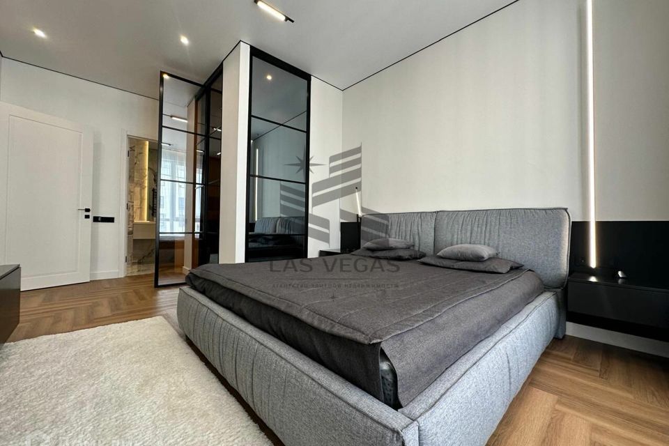 Сдаётся 2-комнатная квартира, 81 м²