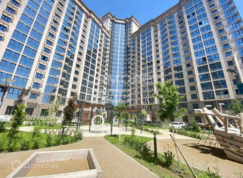 Продаётся 1-комнатная квартира, 62 м²