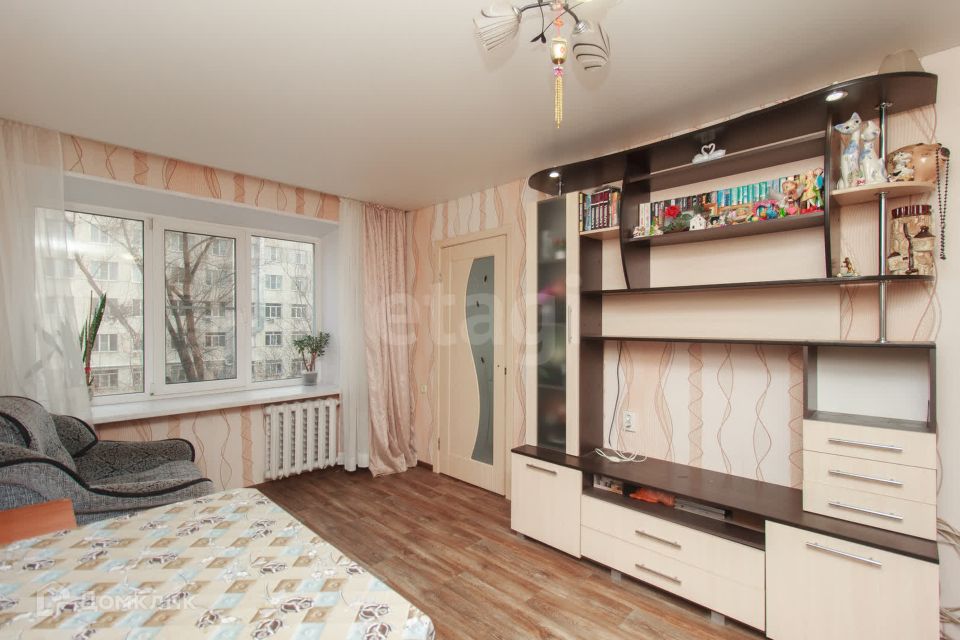 Продаётся 4-комнатная квартира, 60.8 м²
