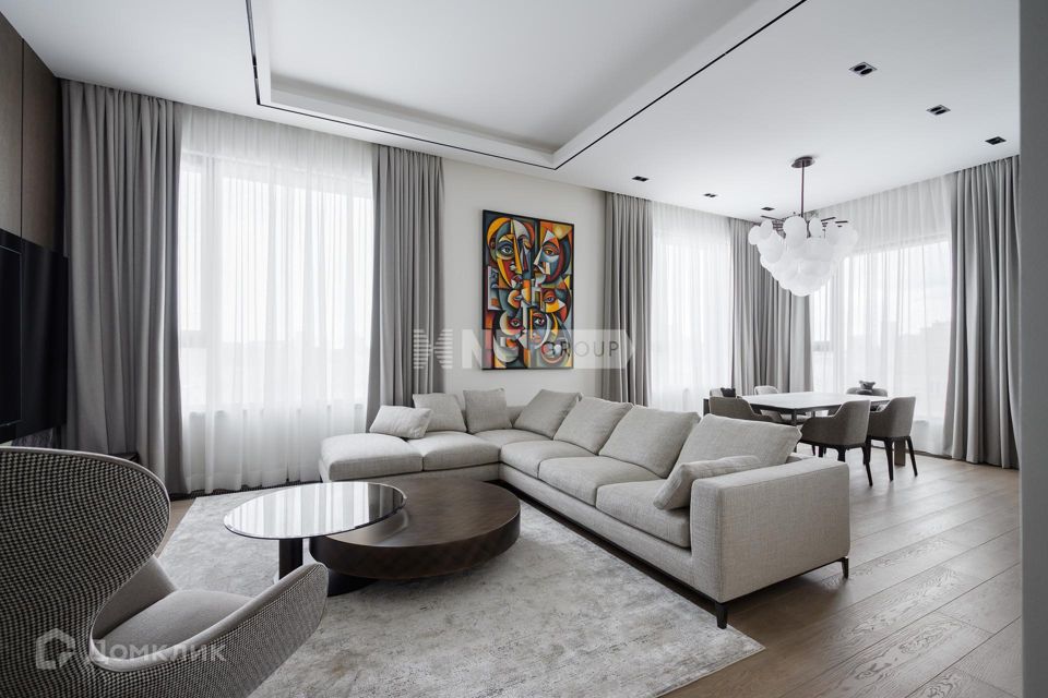 Продаётся 4-комнатная квартира, 148.3 м²