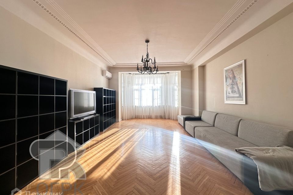 Продаётся 4-комнатная квартира, 151.6 м²