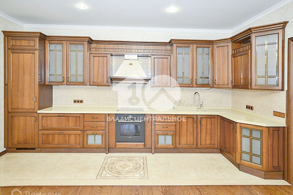 Продаётся 3-комнатная квартира, 191 м²