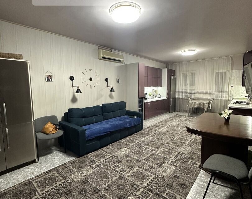 Продаётся 7-комнатная квартира, 230 м²