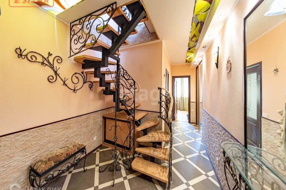 Сдаётся 4-комнатная квартира, 132 м²