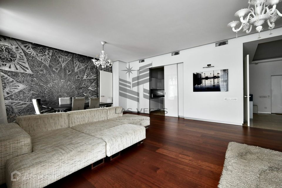 Сдаётся 4-комнатная квартира, 180 м²