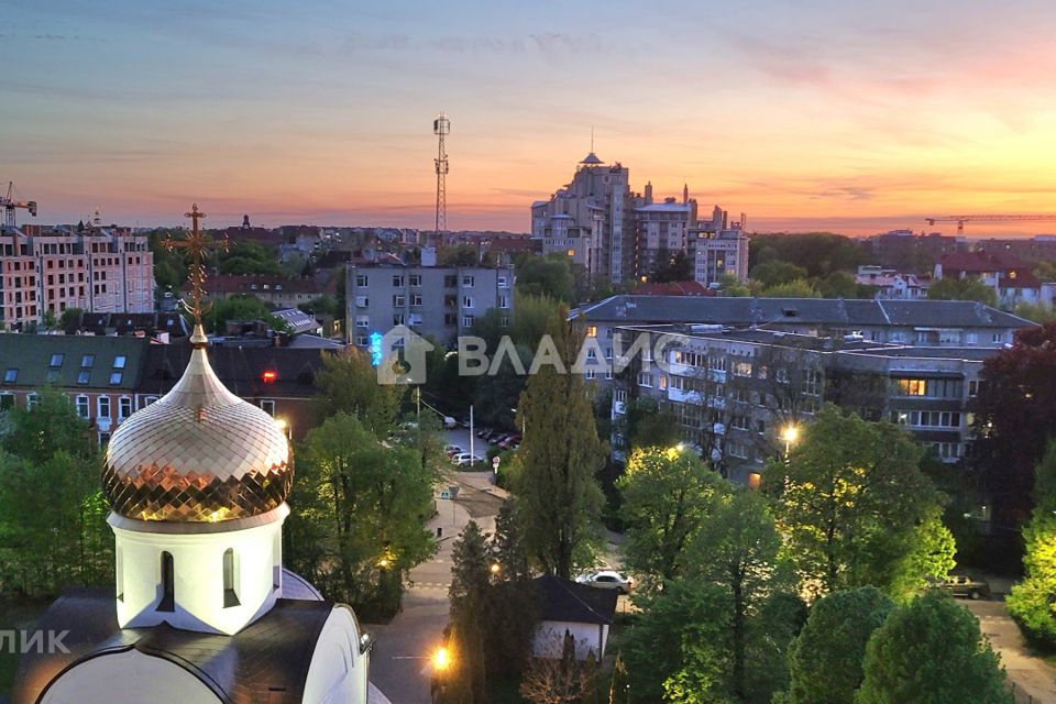 Продаётся 5-комнатная квартира, 270 м²