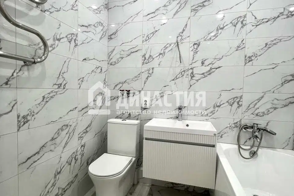 Продаётся 1-комнатная квартира, 56.62 м²