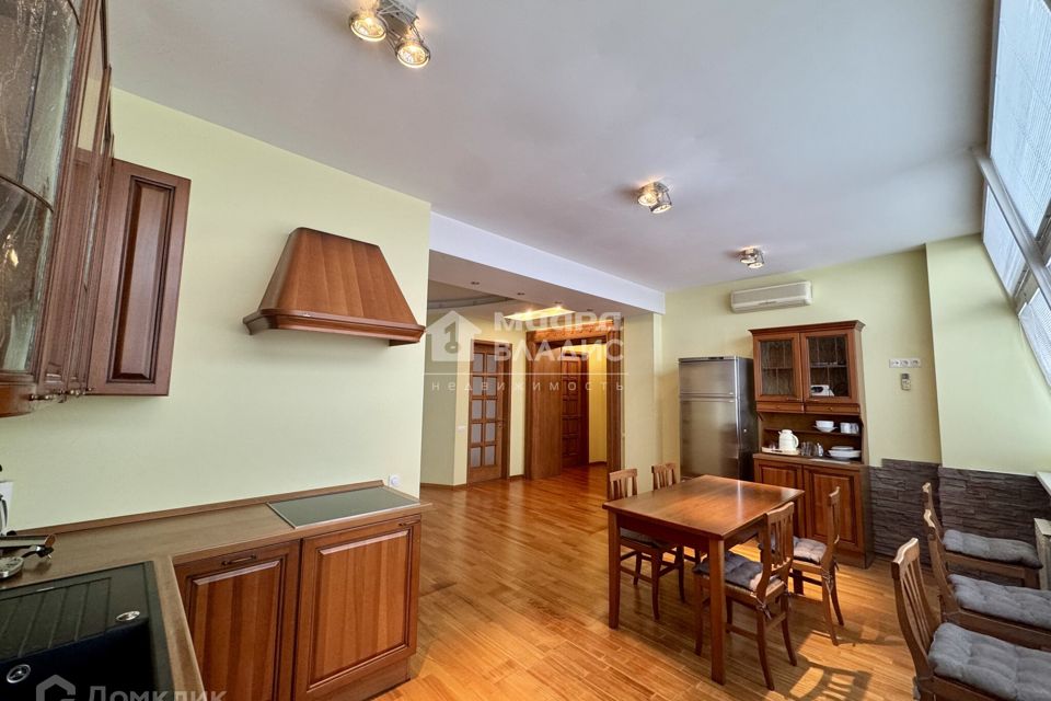 Продаётся 4-комнатная квартира, 133.8 м²