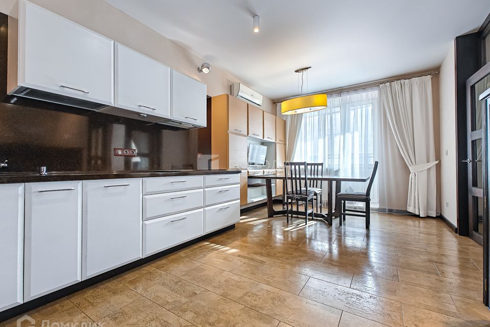 Продаётся 3-комнатная квартира, 110.9 м²