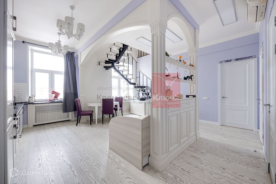 Продаётся 4-комнатная квартира, 135.6 м²