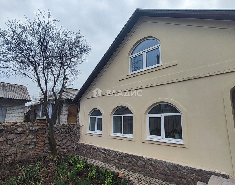 Продаётся 3-этажный дом, 248 м²