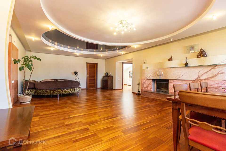 Продаётся 4-комнатная квартира, 164.9 м²