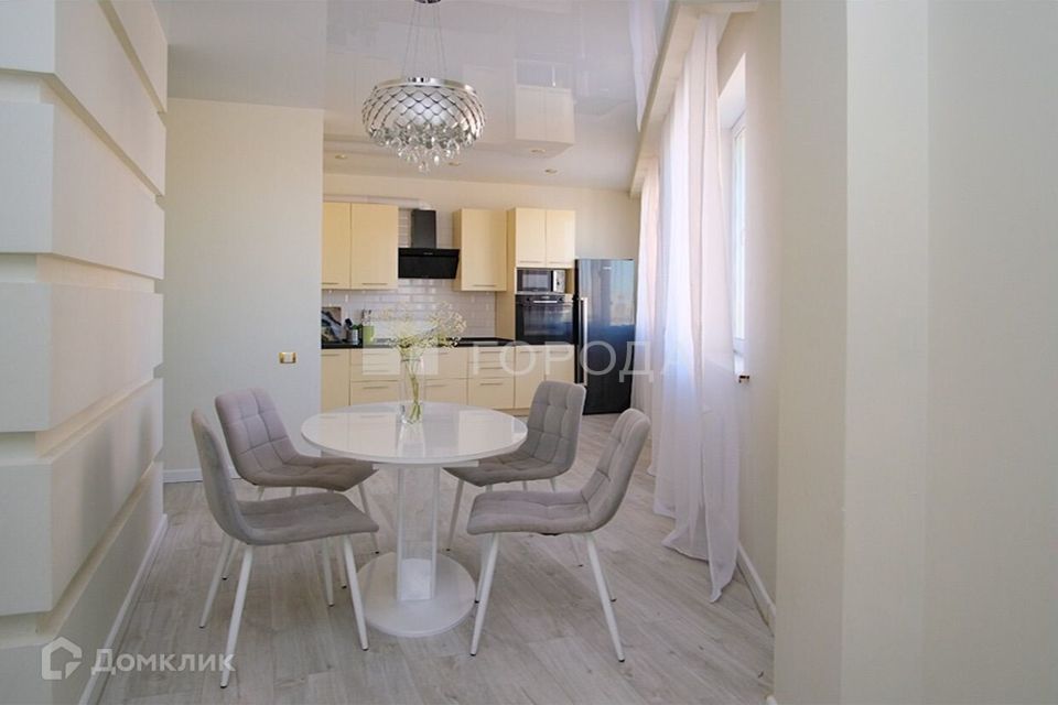 Продаётся 3-комнатная квартира, 126 м²