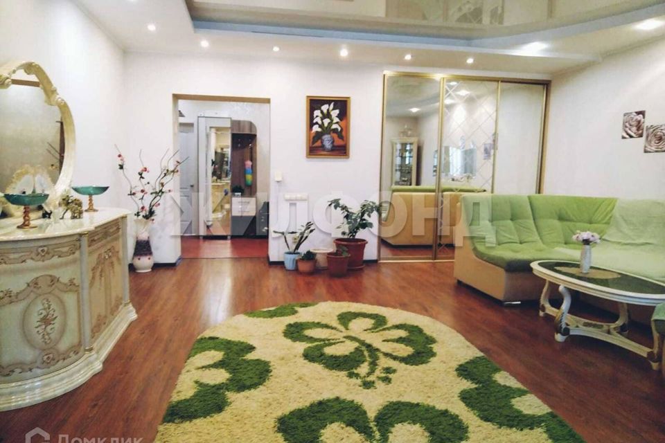 Продаётся 3-комнатная квартира, 110 м²