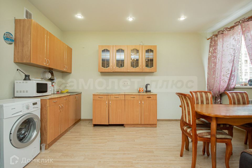 Продаётся 2-комнатная квартира, 63.8 м²