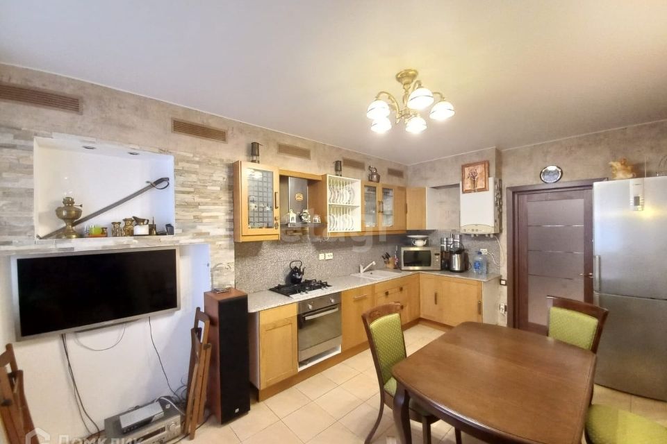 Продаётся 2-комнатная квартира, 77.2 м²