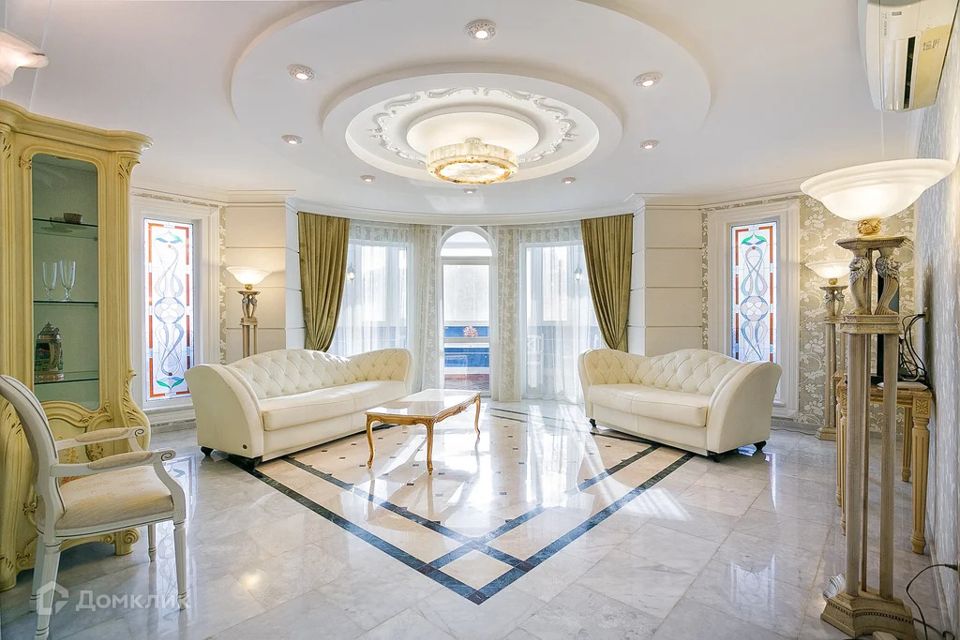 Продаётся 3-комнатная квартира, 158 м²