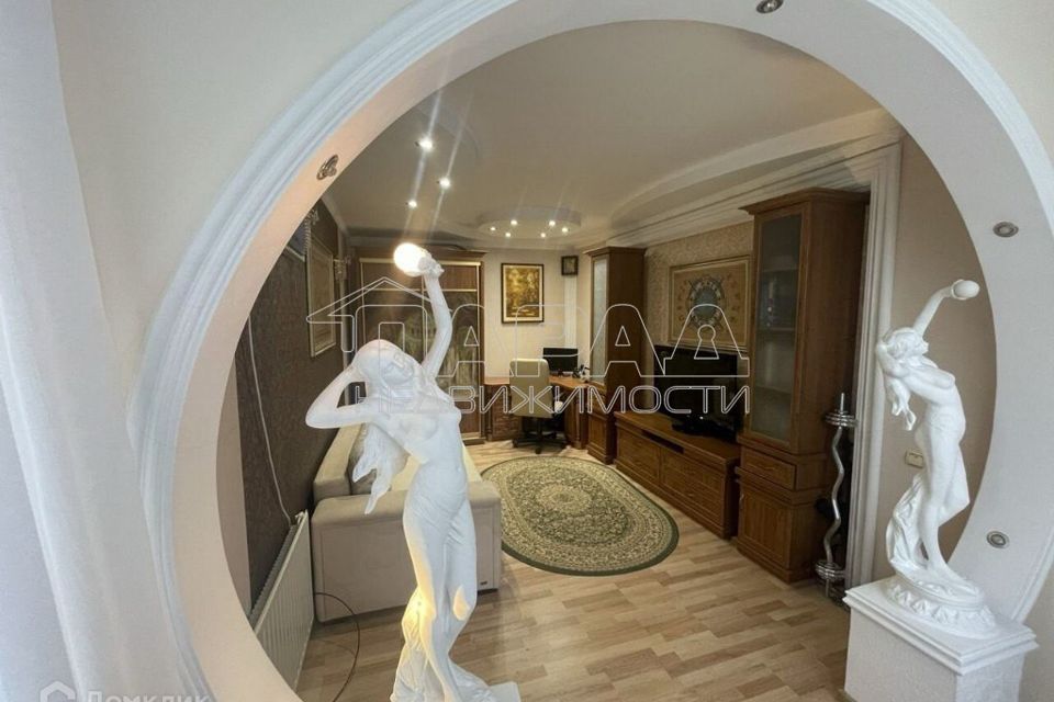 Продаётся 4-комнатная квартира, 124 м²