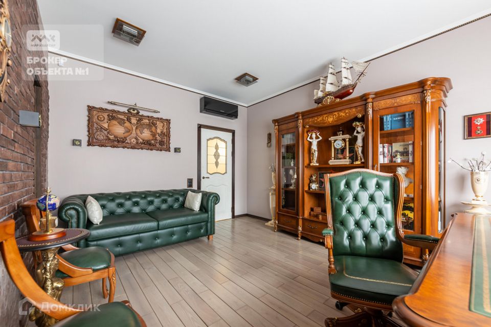 Продаётся 3-комнатная квартира, 131.6 м²