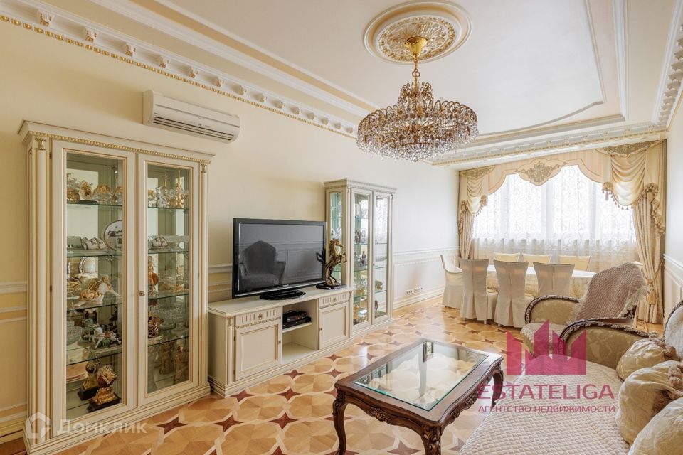 Продаётся 3-комнатная квартира, 136.4 м²