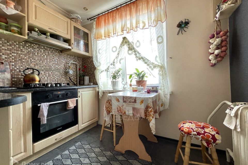 Продаётся 4-комнатная квартира, 62.5 м²
