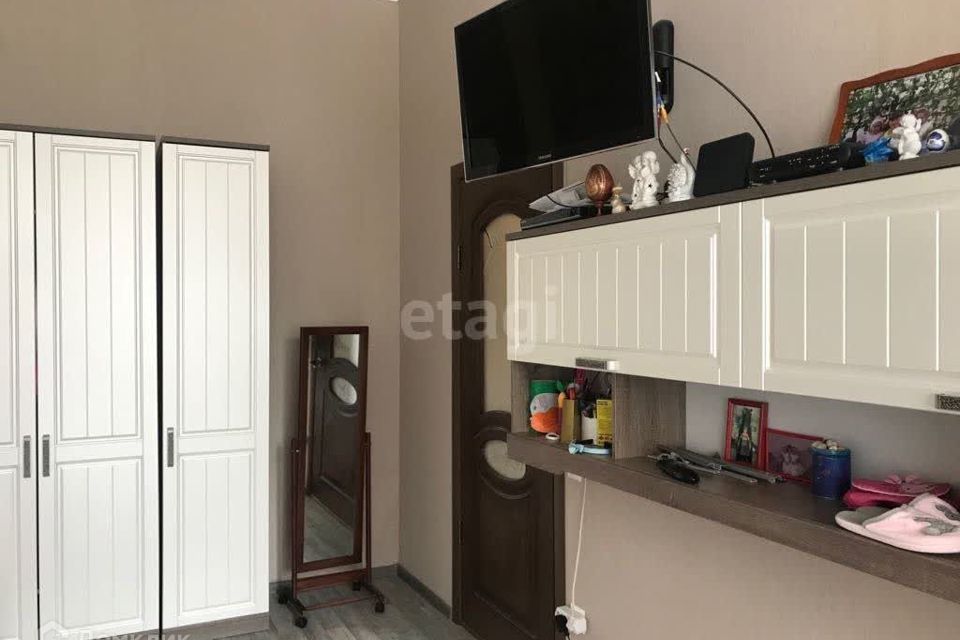 Продаётся 4-комнатная квартира, 100 м²