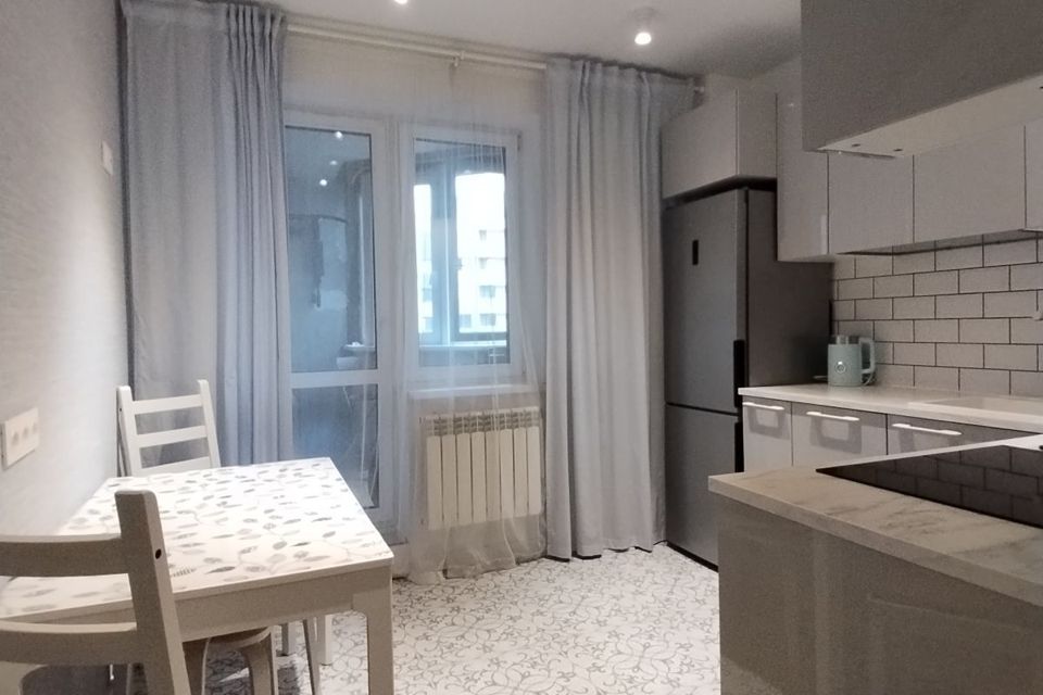 Продаётся 1-комнатная квартира, 42 м²