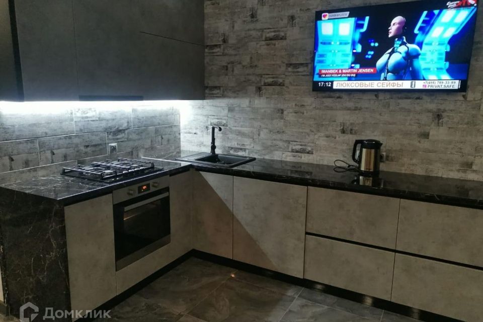 Продаётся 1-комнатная квартира, 42 м²