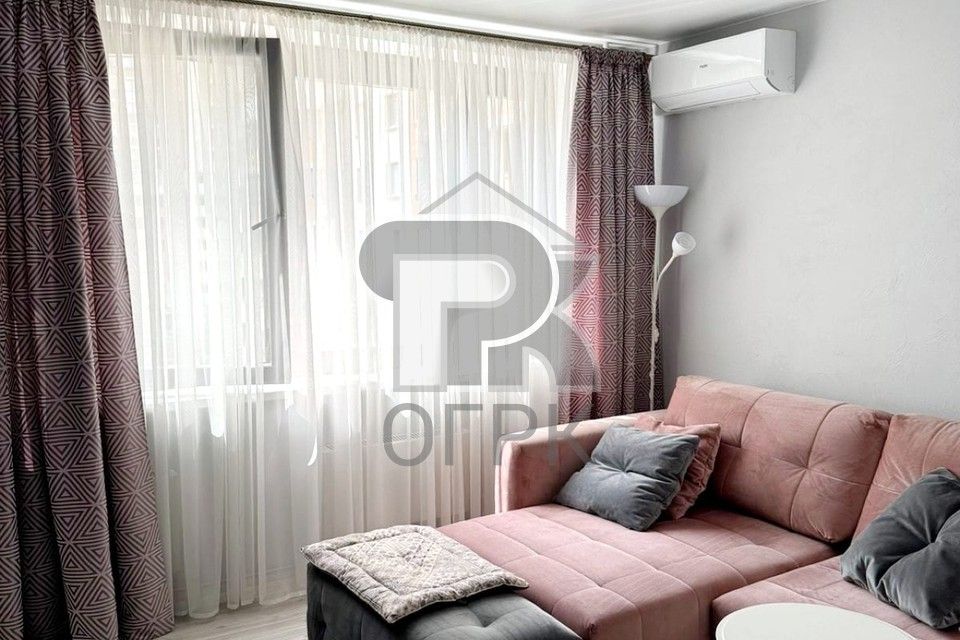 Продаётся 1-комнатная квартира, 42 м²