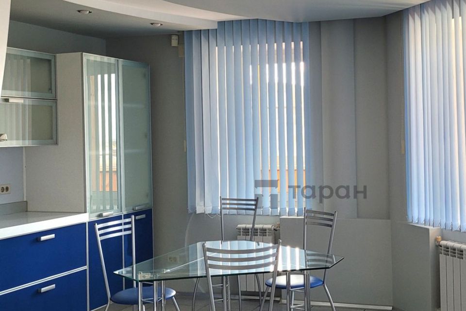 Продаётся 3-комнатная квартира, 134 м²