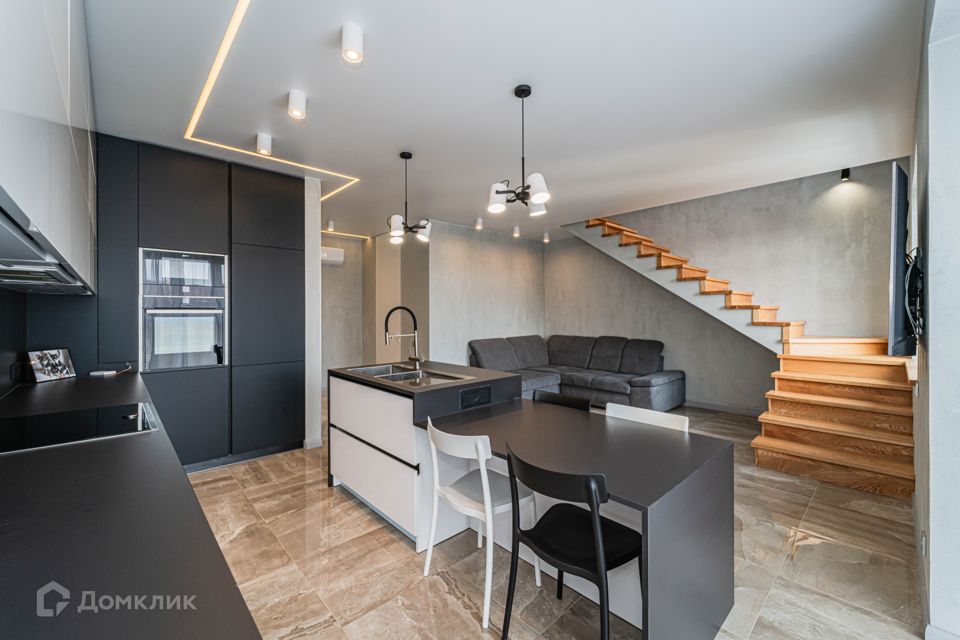 Продаётся 3-комнатная квартира, 110 м²