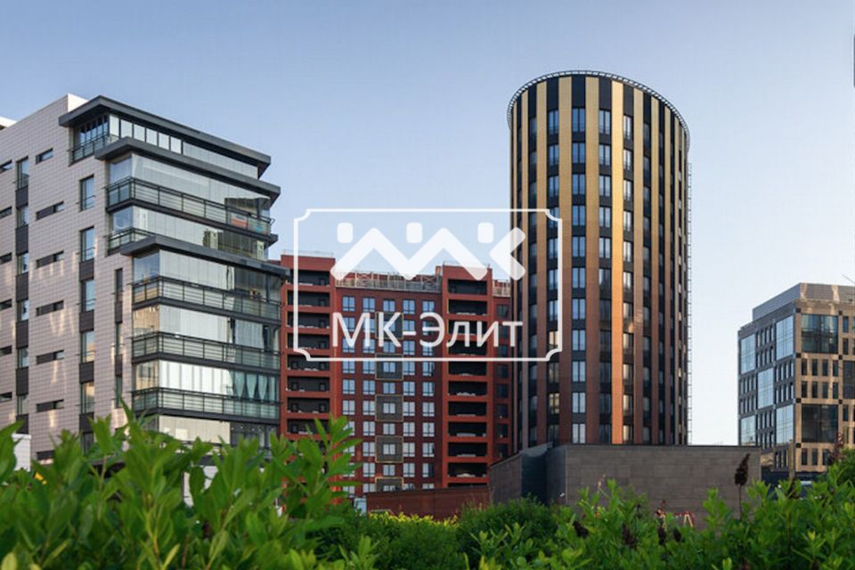 Продаётся 4-комнатная квартира, 207 м²