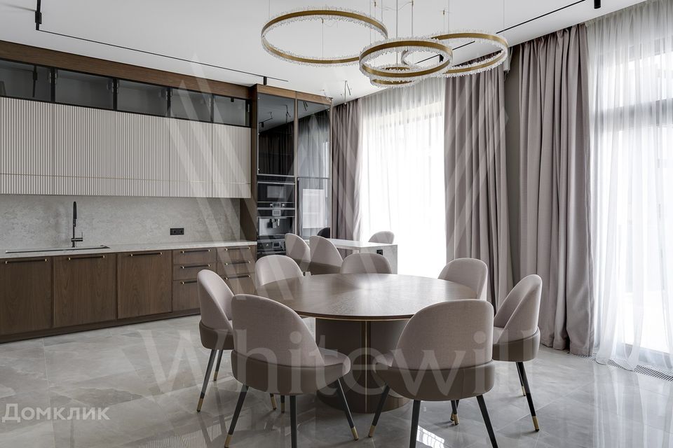 Продаётся 4-комнатная квартира, 177 м²