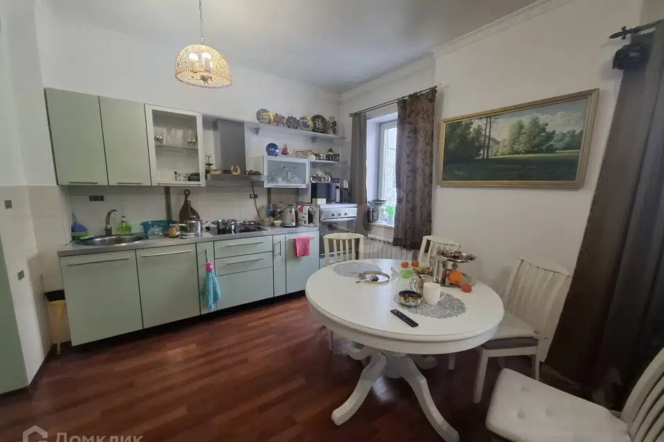 Продаётся 4-комнатная квартира, 72 м²