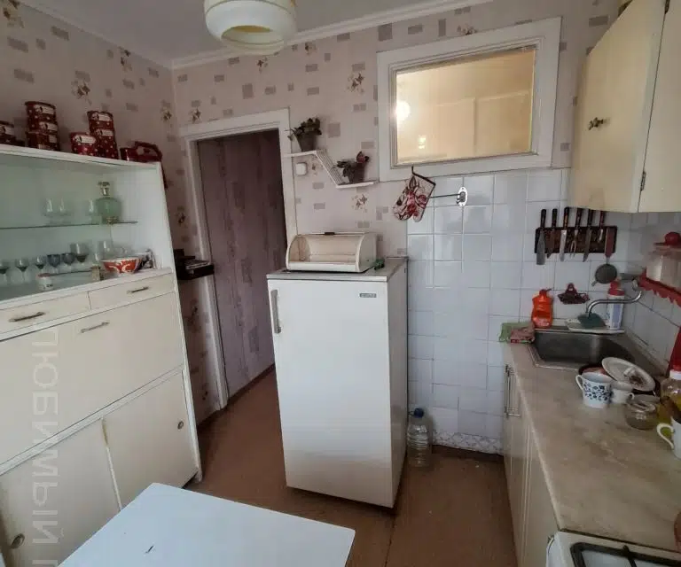 Продаётся 3-комнатная квартира, 41.9 м²
