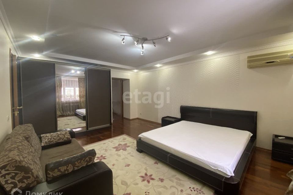 Сдаётся 2-комнатная квартира, 96.7 м²