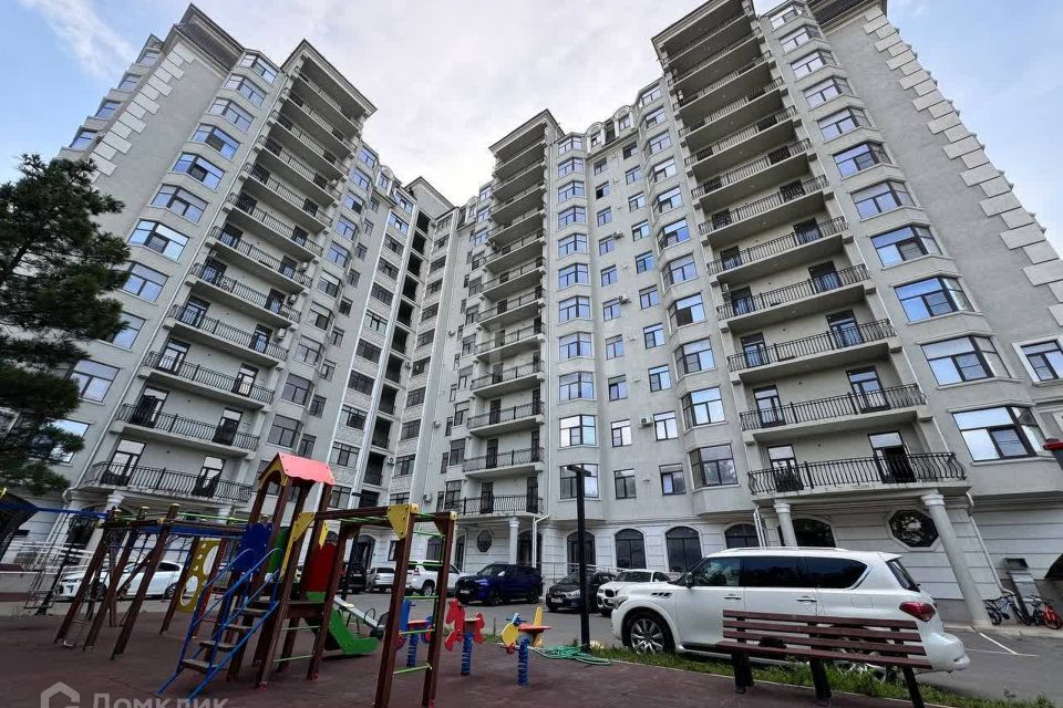 Продаётся 3-комнатная квартира, 141 м²